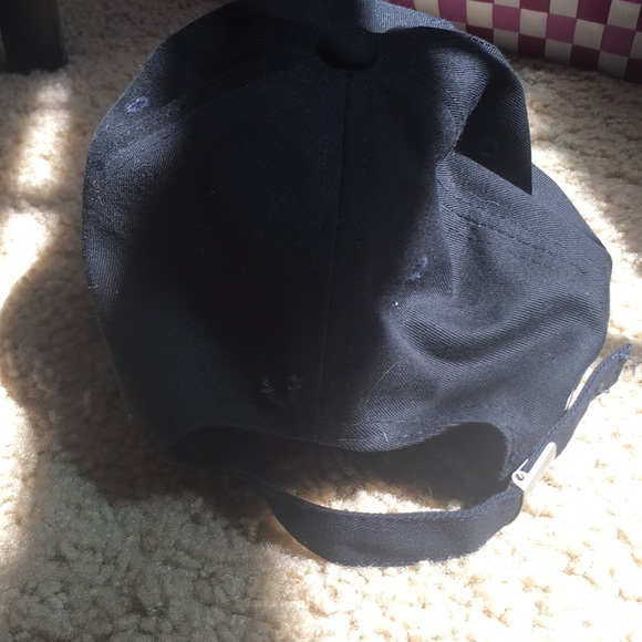 Rose adjustable hat - Picture 3 of 3